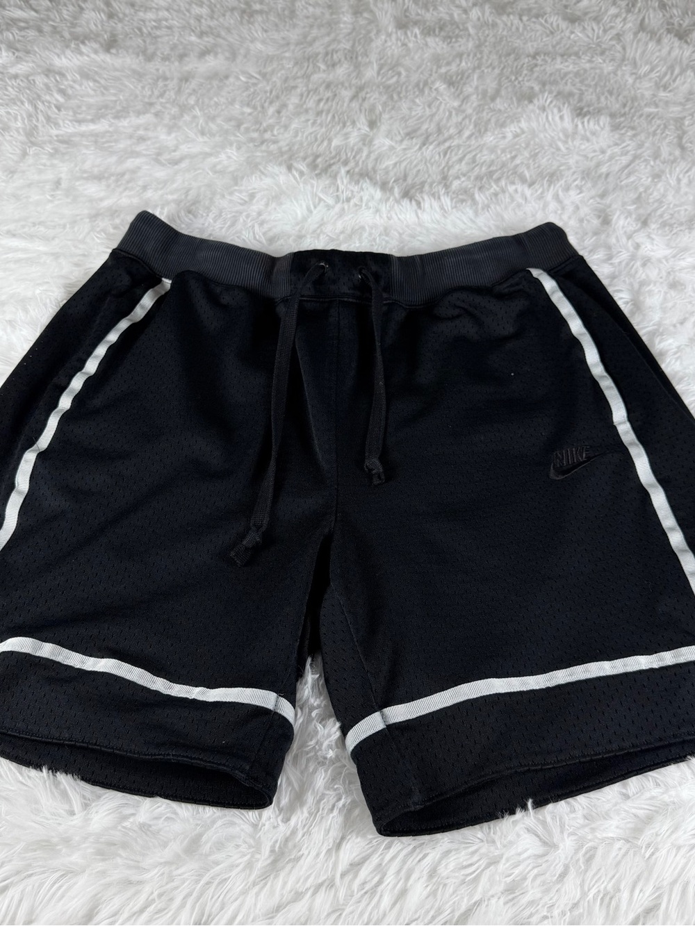 Nike Black Athletic Mesh Shorts with White Piping basketball Y2K style Men’s L